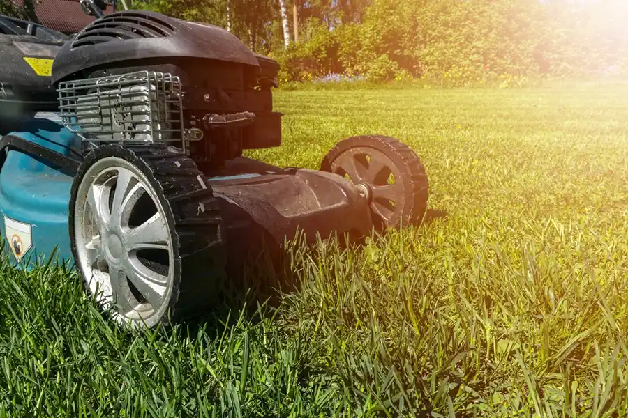 How to mow a lawn in Lee's Summit, MO